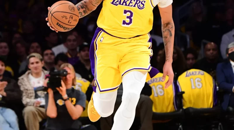 Clássico intenso entre Lakers e Warriors termina em vitória para LA