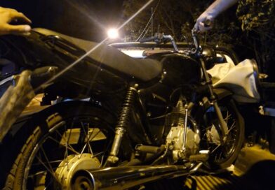COM AUXÍLIO DAS CÂMERAS DE MONITORAMENTO, POLÍCIA MILITAR APREENDE ADOLESCENTES POR FURTAR MOTOCICLETA EM DRACENA