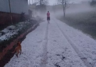 GRANIZO ATINGE MAIS DE 2,3 MIL CASAS E CANCELA AULAS EM CIDADES DO RS; ÓRGÃO APONTA GRANDE PERIGO