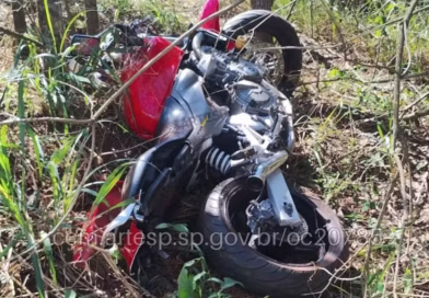 POLICIAL MILITAR MORRE APÓS PERDER CONTROLE DA MOTOCICLETA NA SP-294 EM TUPI PAULISTA