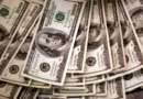 DÓLAR OPERA EM QUEDA, DE OLHO EM ALTA DO PETRÓLEO E CENÁRIO ELEITORAL; IBOVESPA SOBE