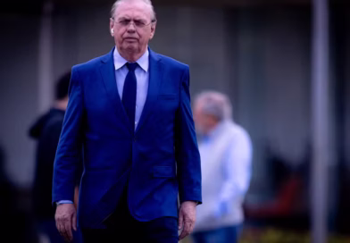 CORINTHIANS NÃO PAGA DIREITOS DE IMAGEM NO PRAZO E ACUMULA DOIS MESES DE ATRASO
